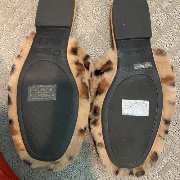 New size 7 slip on mules - Picture 2 of 2